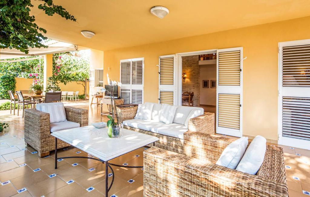 Agradable Villa Junto Al Mar Con Piscina 사군토 외부 사진