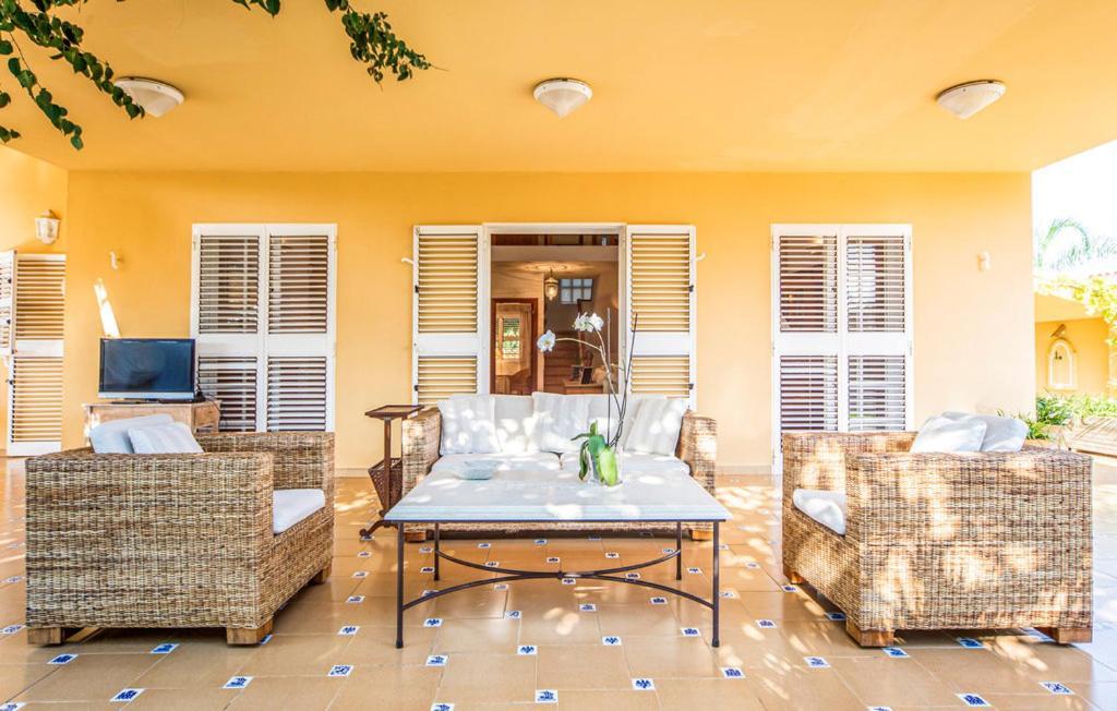 Agradable Villa Junto Al Mar Con Piscina 사군토 외부 사진