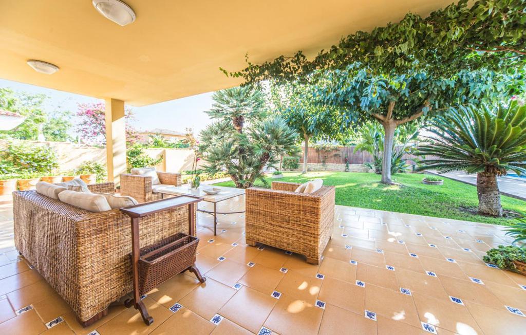 Agradable Villa Junto Al Mar Con Piscina 사군토 외부 사진