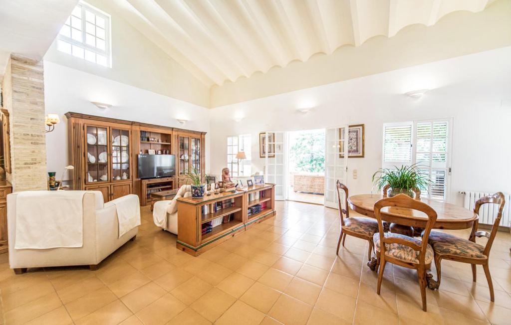 Agradable Villa Junto Al Mar Con Piscina 사군토 외부 사진