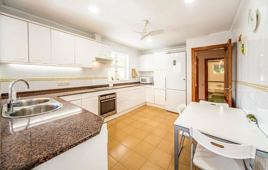 Agradable Villa Junto Al Mar Con Piscina 사군토 외부 사진